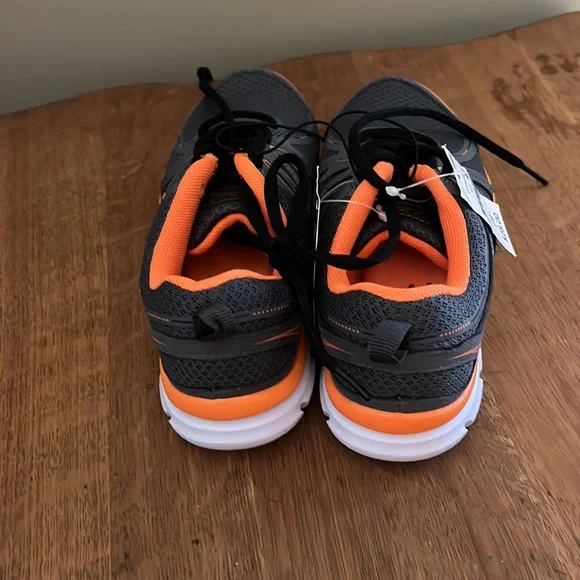 LA Gear shoes 111 - Picture 2 of 3